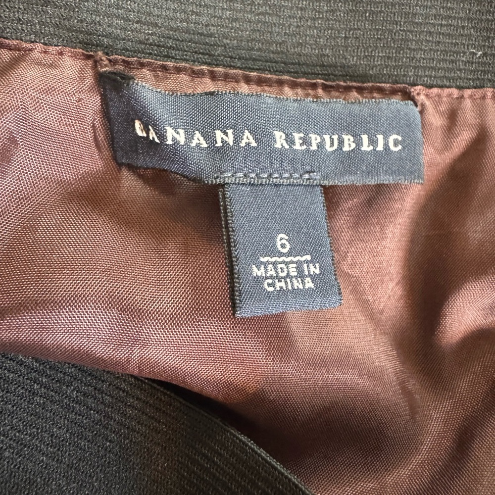 Banana Republic Burgundy Silk Pleated Skirt with Pockets Size 6 - Picture 3 of 5